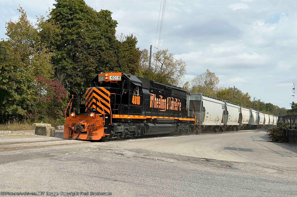 WE 4018 is seen at Summit St.